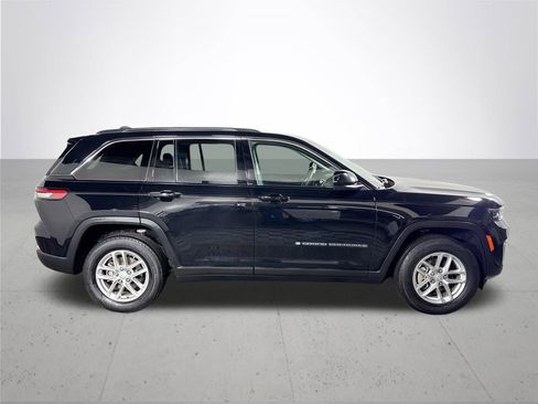 Used 2023 Jeep Grand Cherokee Laredo w/ Luxury Tech Group I image 5