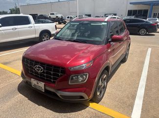 Used 2024 Hyundai Venue Limited FWD video 3