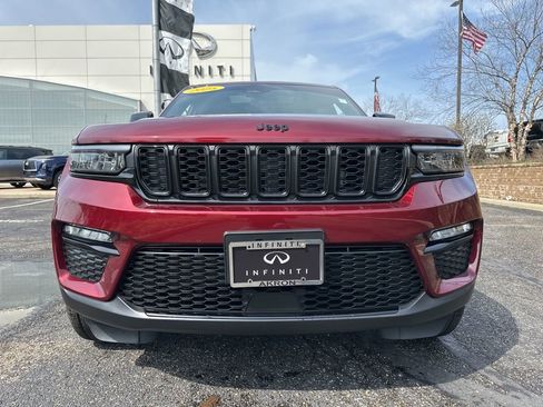 Used 2025 Jeep Grand Cherokee Limited w/ Black Appearance Package AWD/4WD image 19