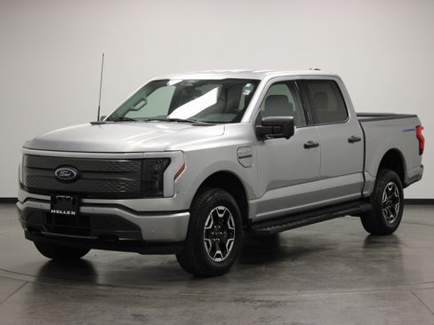 Used 2022 Ford F150 Lightning XLT AWD/4WD image 4