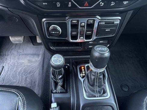 Used 2019 Jeep Wrangler Unlimited Sahara w/ Quick Order Package 24M Moab image 27