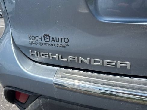 Used 2023 Toyota Highlander XLE AWD/4WD image 14