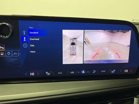 Certified 2024 Chevrolet Traverse LT w/ Trailering Package image 18