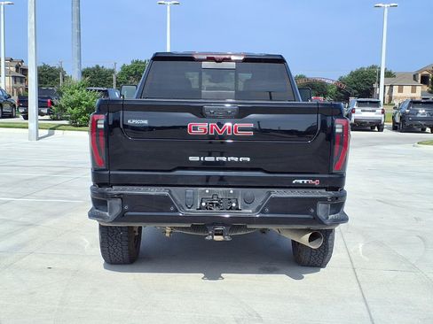 Used 2025 GMC Sierra 2500 AT4 w/ AT4 Premium Plus Package AWD/4WD image 8