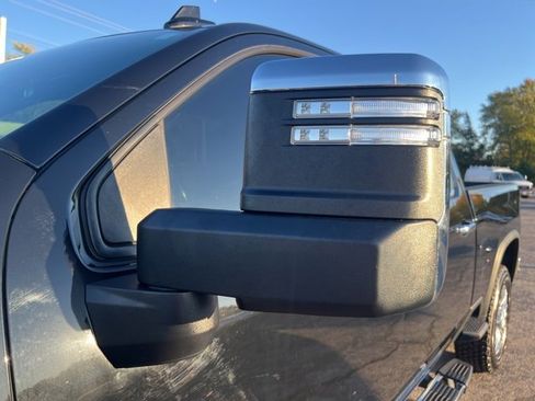 Used 2022 Chevrolet Silverado 2500 High Country image 10
