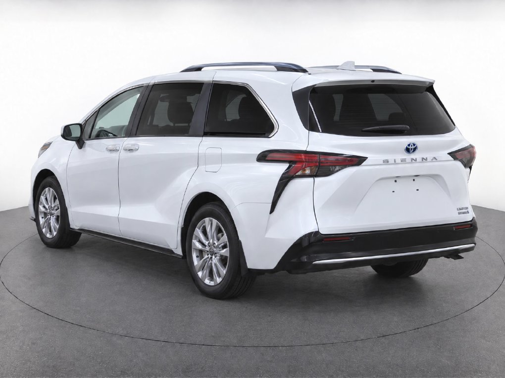 Used 2024 Toyota Sienna Limited FWD image 3