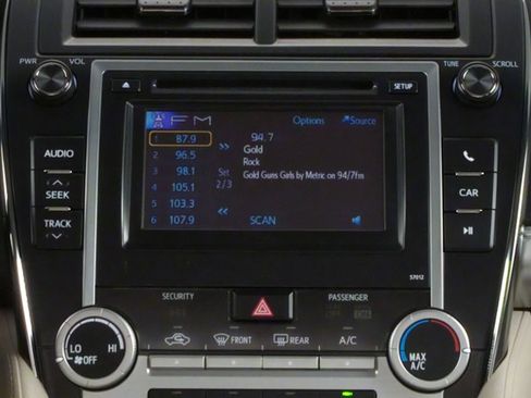 Used 2012 Toyota Camry FWD image 10