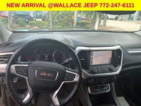 Used 2023 GMC Acadia SLT w/ Preferred Package FWD image 4