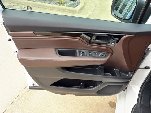 Used 2025 Honda Odyssey Touring image 14