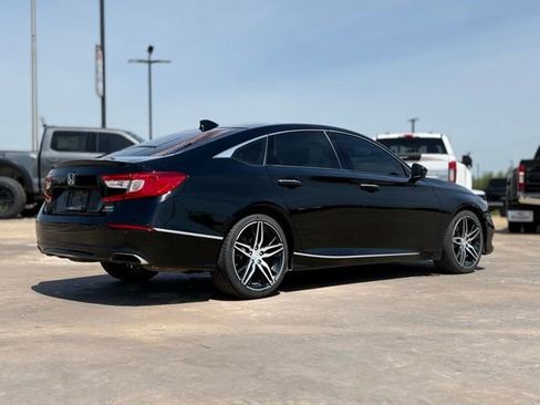 Used 2021 Honda Accord Touring image 2