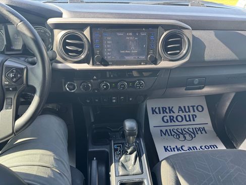 Used 2018 Toyota Tacoma TRD Off-Road w/ Technology Package image 17