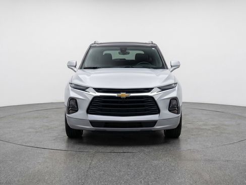 Used 2025 Chevrolet Blazer LT image 2