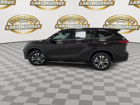 Used 2022 Toyota Highlander XLE FWD image 8