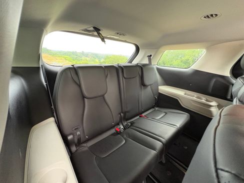 Used 2022 Kia Carnival LX FWD image 29