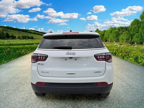 Certified 2025 Jeep Compass Latitude AWD/4WD image 5