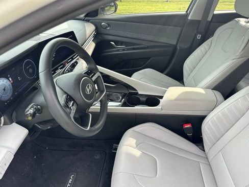 Used 2026 Hyundai Elantra Limited FWD image 7