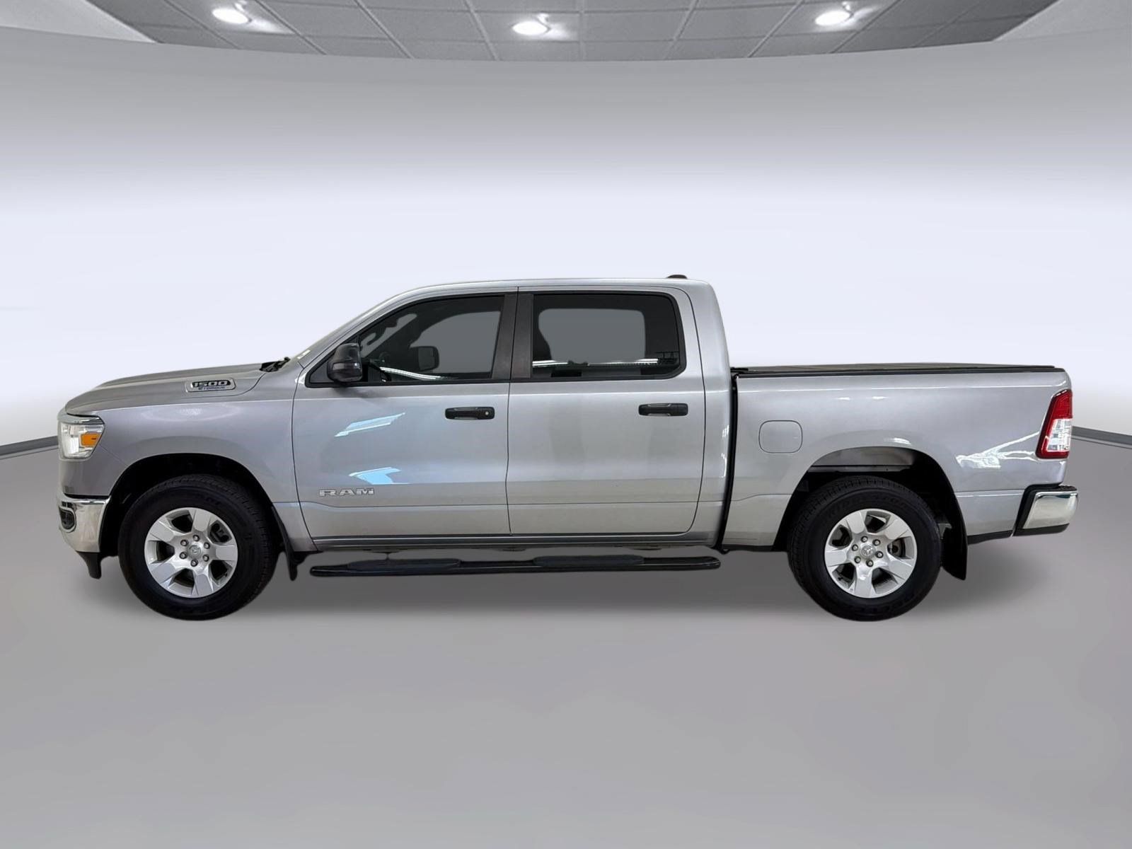 Used 2023 RAM 1500 Lone Star AWD/4WD image 2