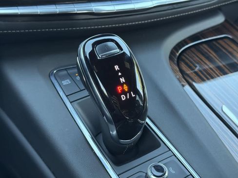 Used 2024 Cadillac Escalade Premium Luxury image 17