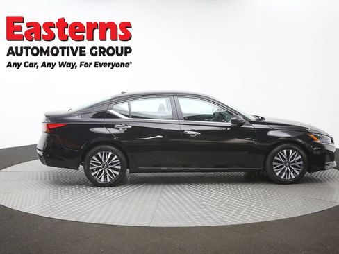 Used 2025 Nissan Altima 2.5 SV FWD image 45
