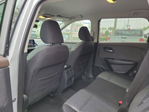 Used 2021 Nissan Rogue SV image 11