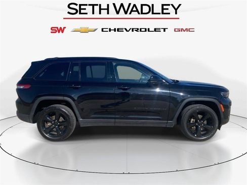 Used 2023 Jeep Grand Cherokee Altitude image 10