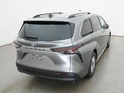 New 2026 Toyota Sienna XLE FWD image 11