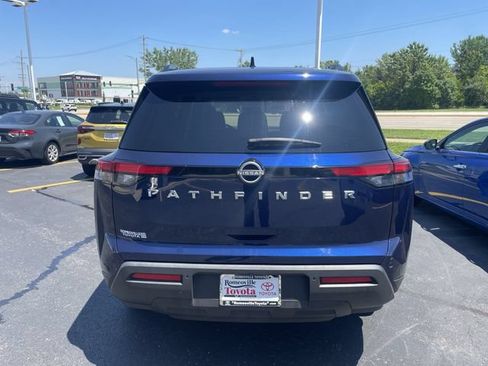 Used 2025 Nissan Pathfinder SV FWD image 32