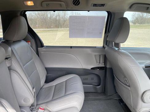 Used 2018 Toyota Sienna XLE Premium w/ Protection Package image 29