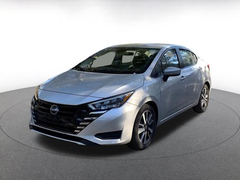 Used 2025 Nissan Versa SV image 3