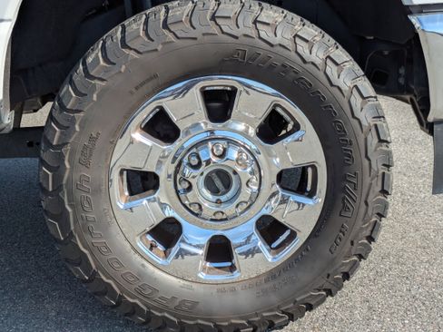 Used 2025 Ford F250 Lariat w/ Chrome Package image 11