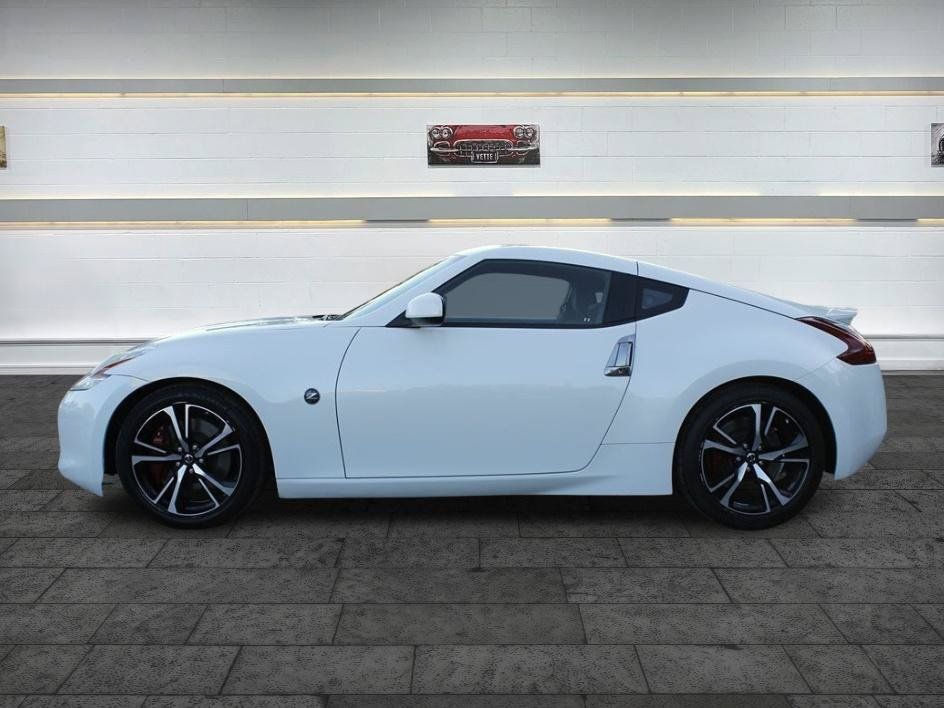 Used 2018 Nissan 370Z Coupe RWD image 5