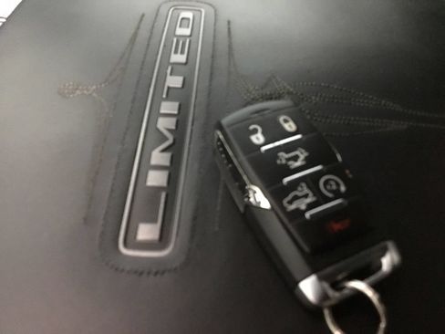 Used 2023 RAM 1500 Limited AWD/4WD image 12