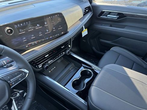 New 2026 Chevrolet Suburban Premier image 18