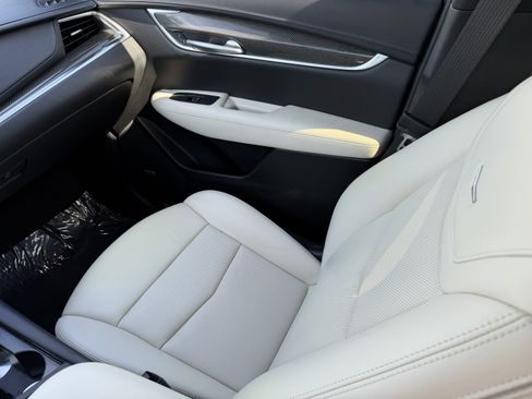 Certified 2022 Cadillac XT5 Sportv w/ Technology Package image 17