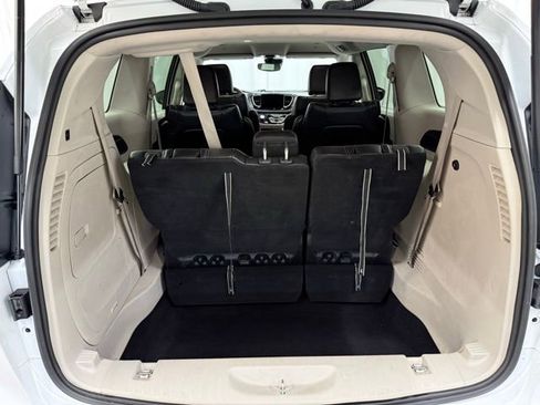 Used 2023 Chrysler Pacifica Touring-L image 25