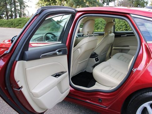 Used 2014 Ford Fusion SE w/ Equipment Group 202A image 16