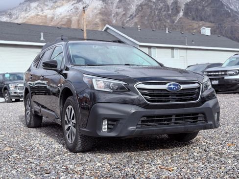 Used 2021 Subaru Outback Premium image 2