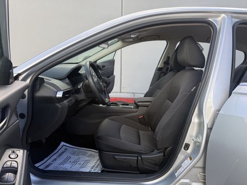 Used 2024 Nissan Altima 2.5 S FWD image 11