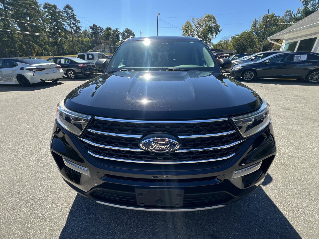 Used 2020 Ford Explorer XLT w/ Equipment Group 202A AWD/4WD image 8