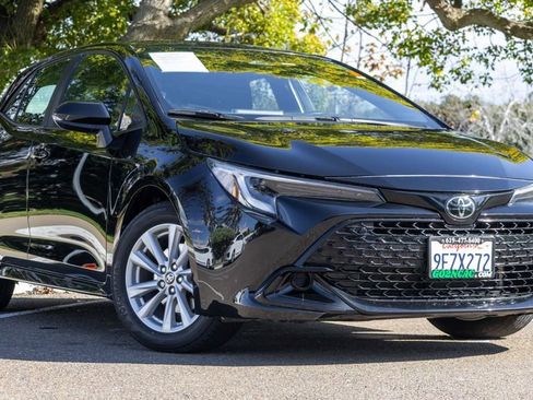 Used 2023 Toyota Corolla SE image 2