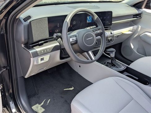 Used 2025 Hyundai Kona SE image 13