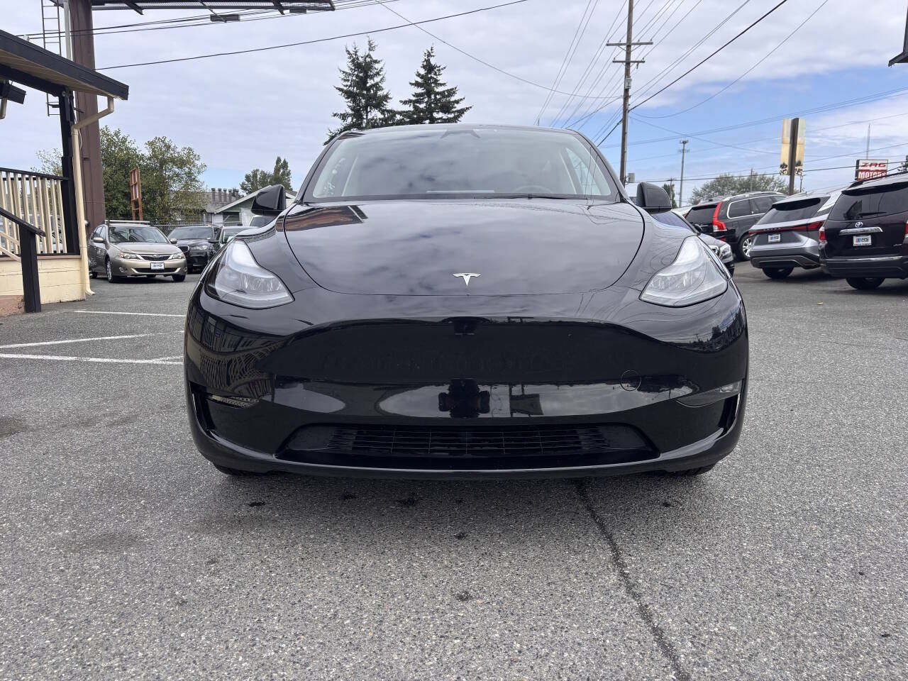 Used 2024 Tesla Model Y Long Range AWD/4WD image 2