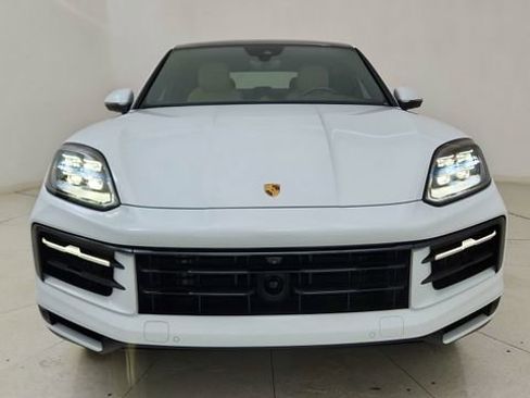 Used 2025 Porsche Cayenne Coupe AWD/4WD image 13