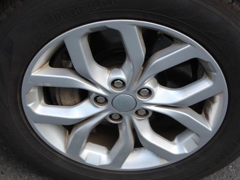 Used 2019 Land Rover Discovery SE image 9