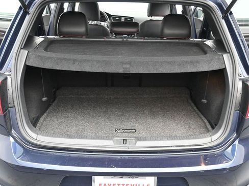 Used 2017 Volkswagen GTI SE image 9