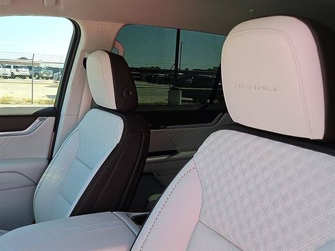 Used 2026 GMC Acadia Denali FWD image 13