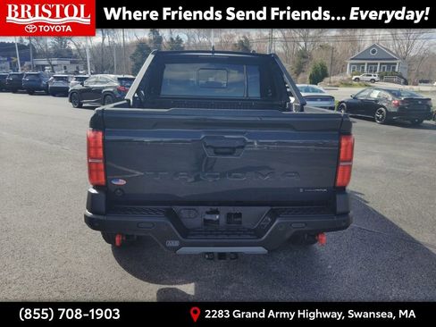 Used 2025 Toyota Tacoma Trailhunter image 6