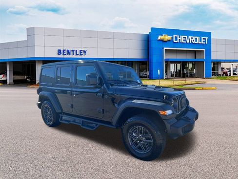 Used 2025 Jeep Wrangler Sport S image 7