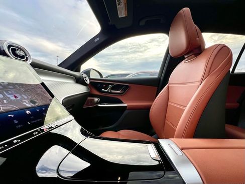 Certified 2026 Mercedes-Benz GLC 300 4MATIC image 17