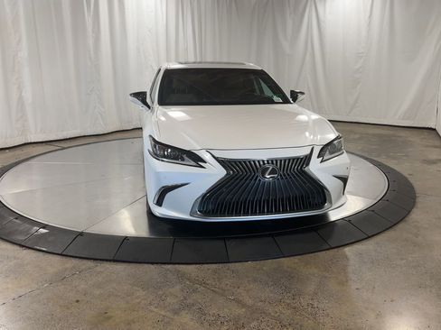 Used 2019 Lexus ES 350 F Sport image 4